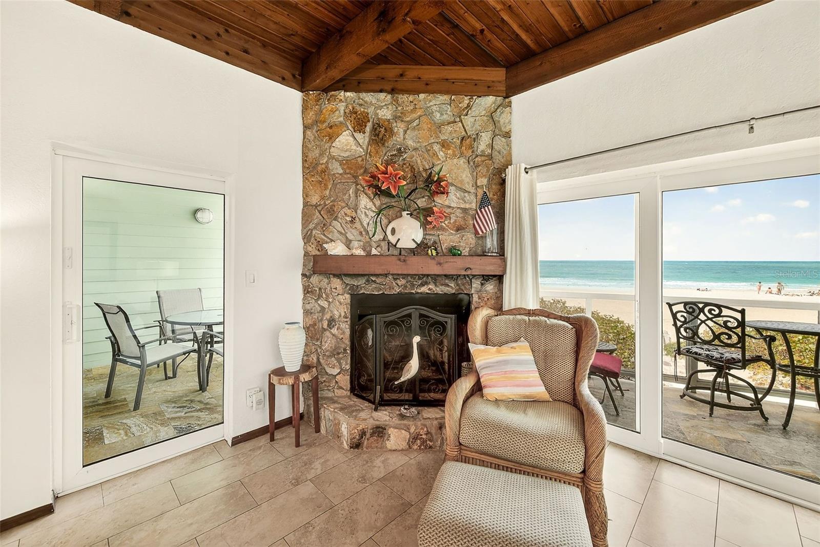 Image 29 of 53 For 19530 Gulf Boulevard 2b