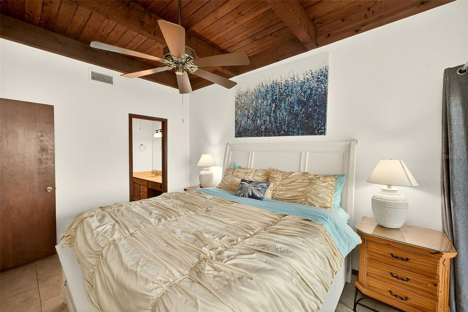 Image 33 of 53 For 19530 Gulf Boulevard 2b