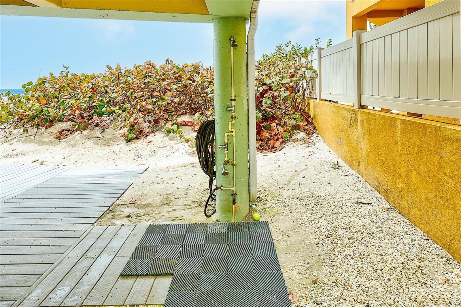 Image 44 of 53 For 19530 Gulf Boulevard 2b