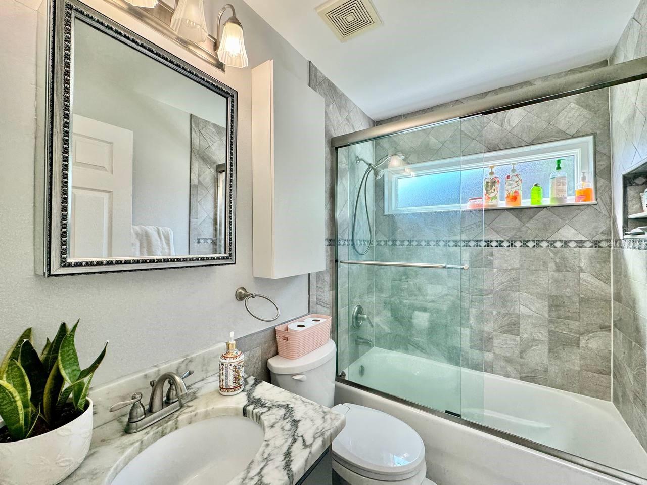 Image 22 of 68 For 13035 Royal George Avenue