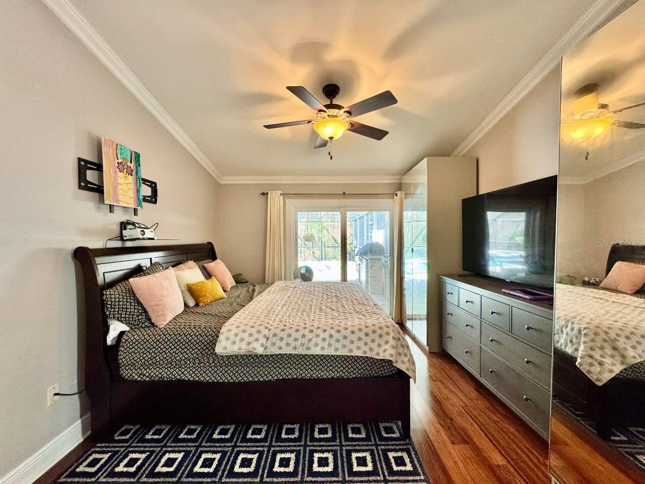 Image 28 of 68 For 13035 Royal George Avenue