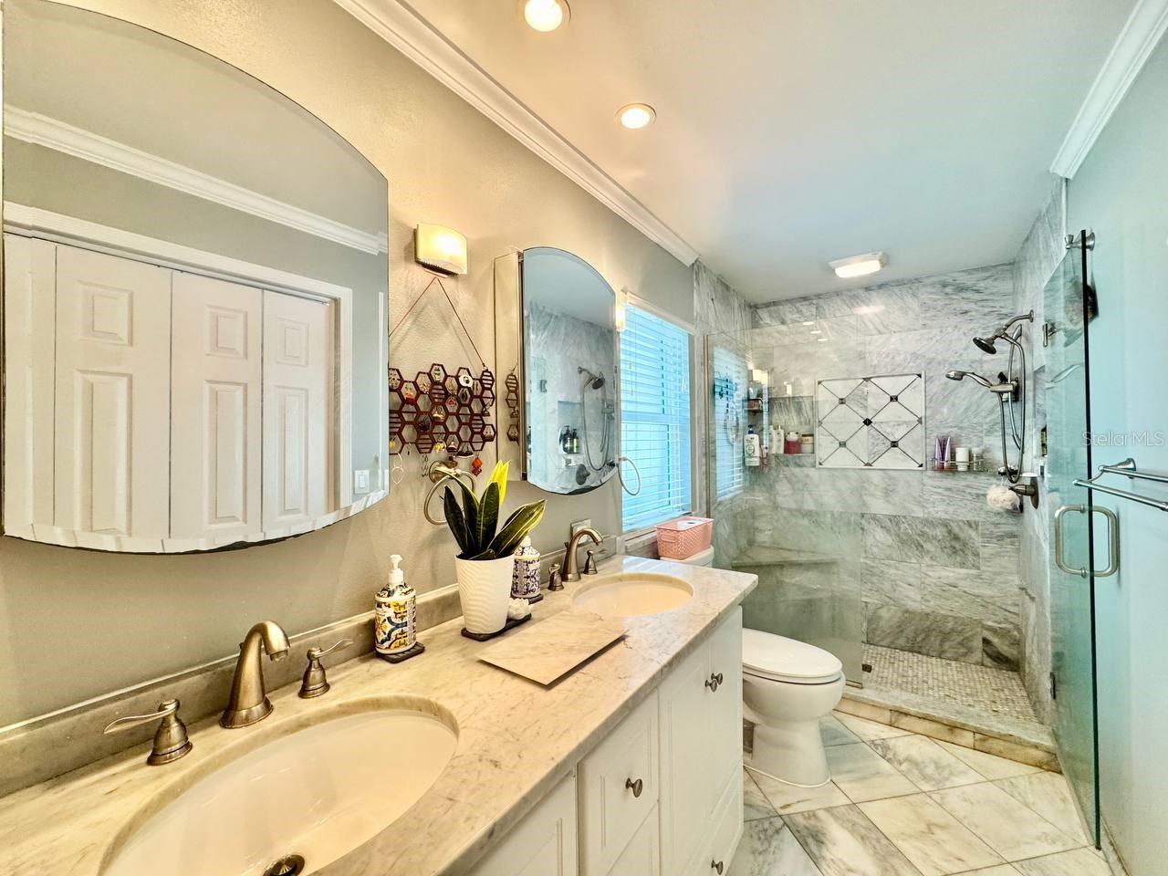 Image 33 of 68 For 13035 Royal George Avenue