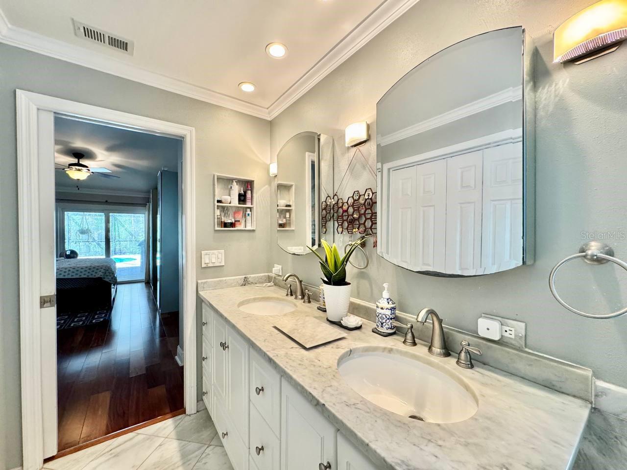 Image 34 of 68 For 13035 Royal George Avenue