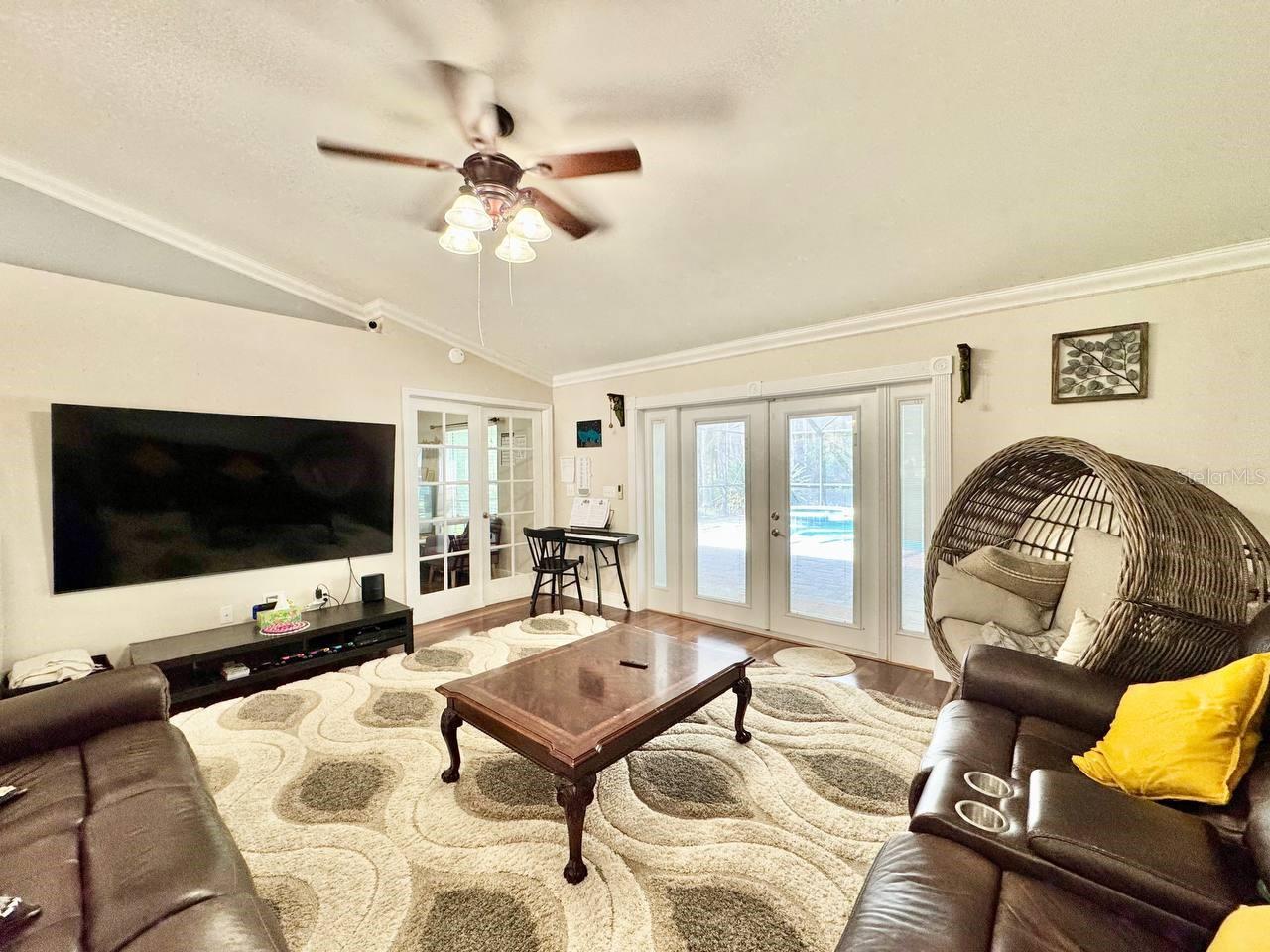 Image 9 of 68 For 13035 Royal George Avenue