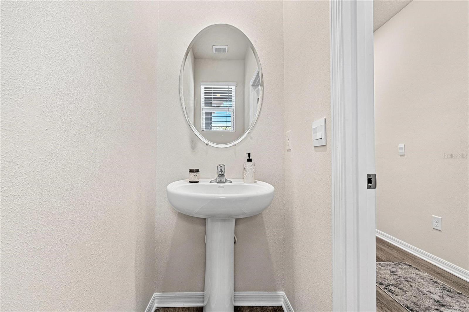 Image 16 of 35 For 829 Horizon Way