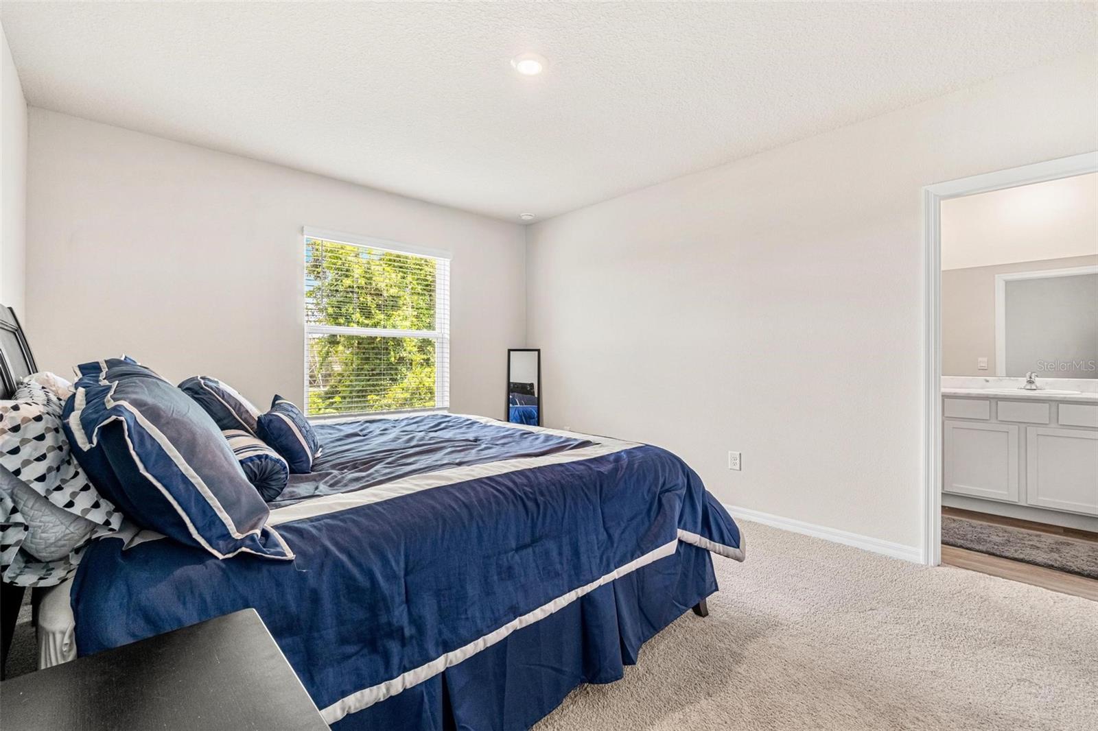 Image 21 of 35 For 829 Horizon Way