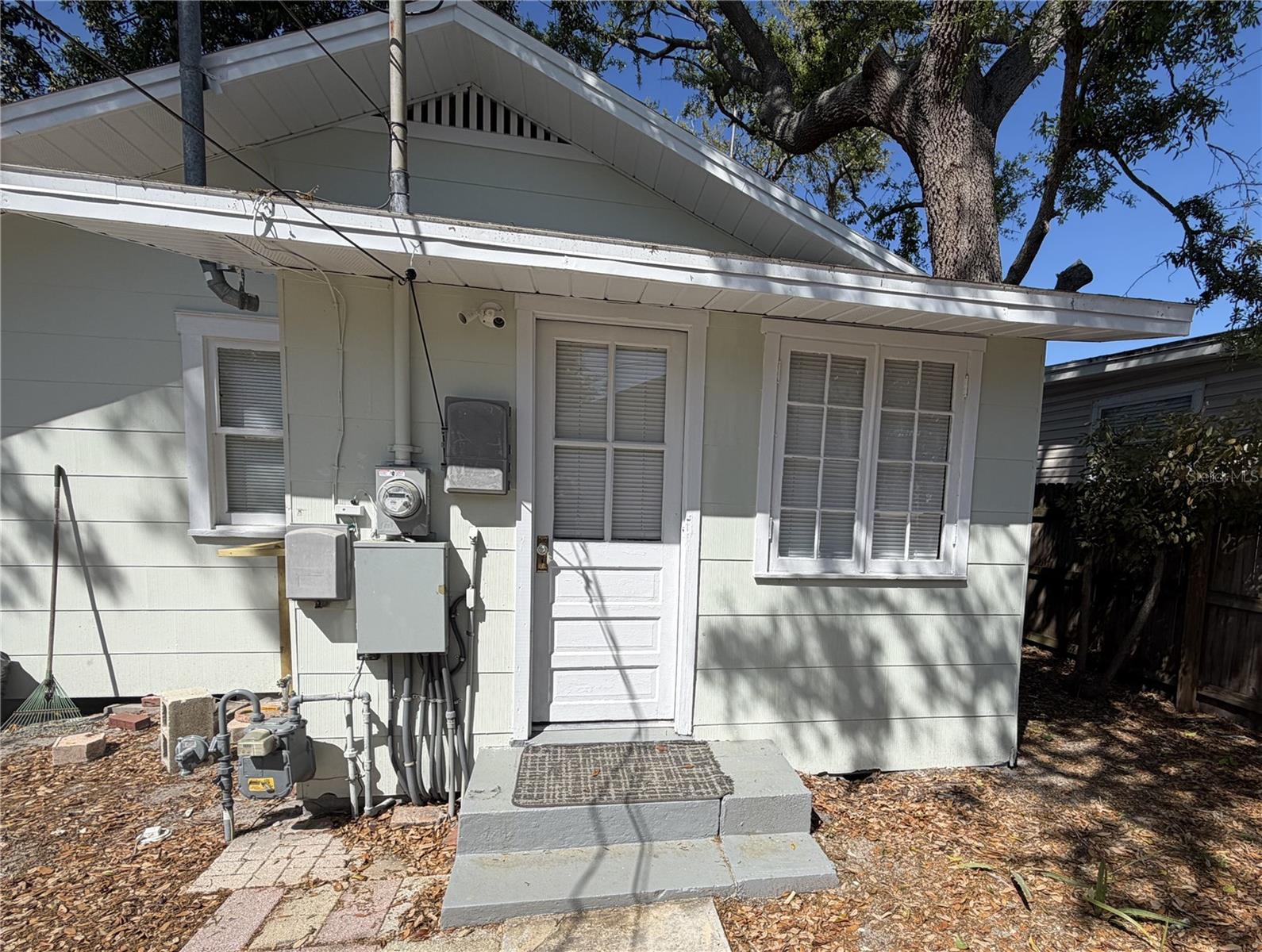 Listing photo id 12 for 3844 Burlington Avenue N