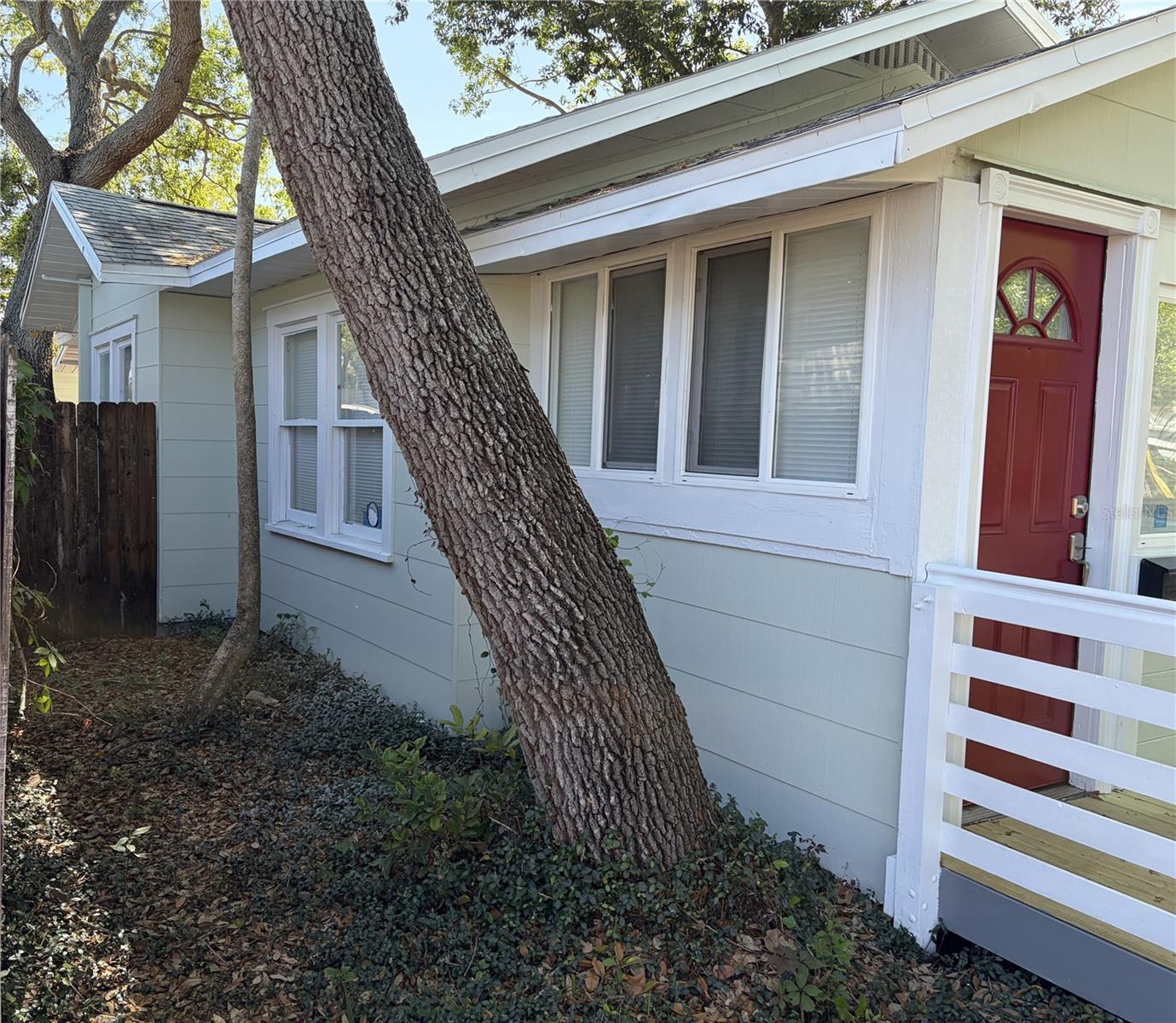 Listing photo id 15 for 3844 Burlington Avenue N