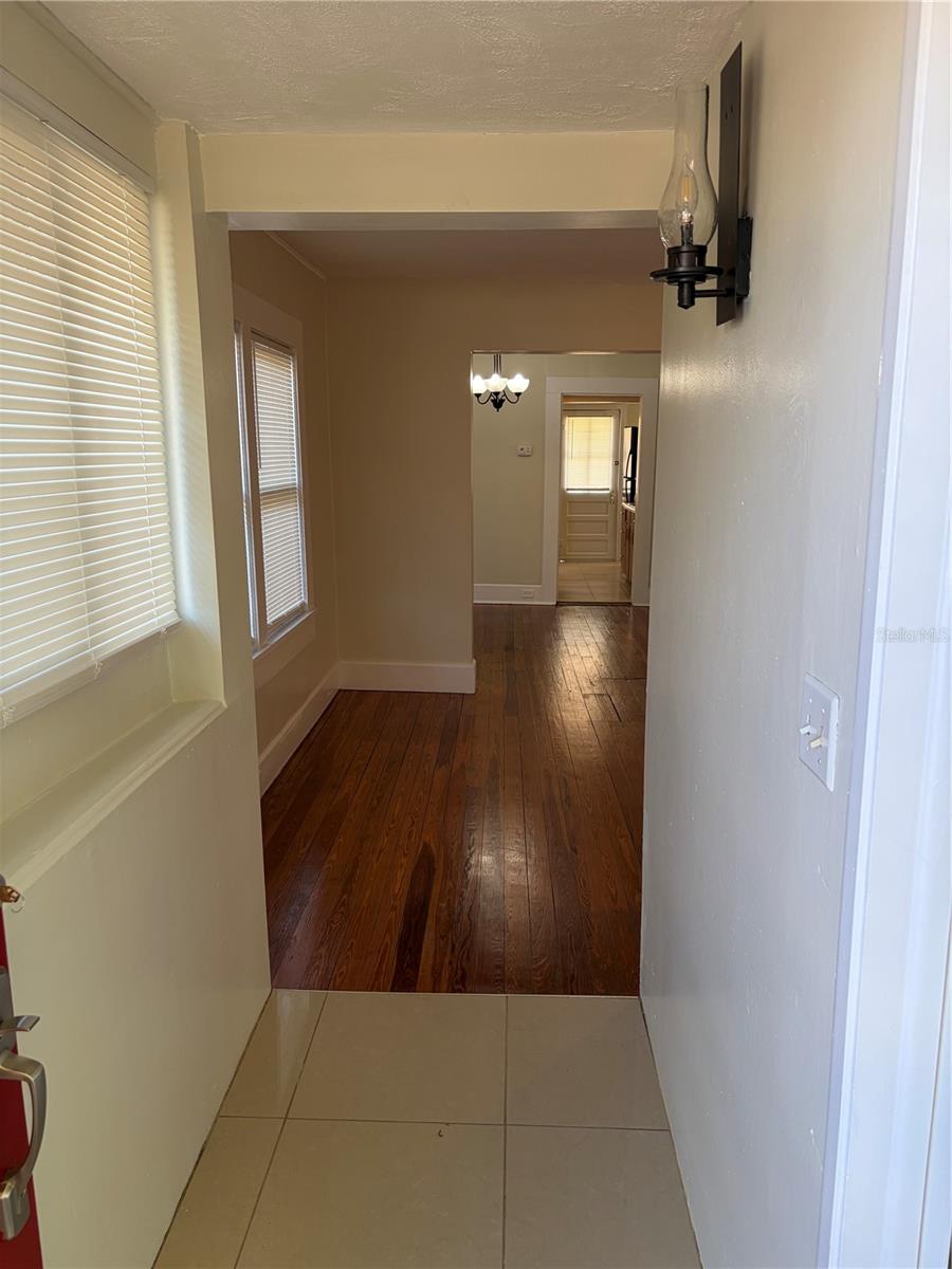 Listing photo id 1 for 3844 Burlington Avenue N