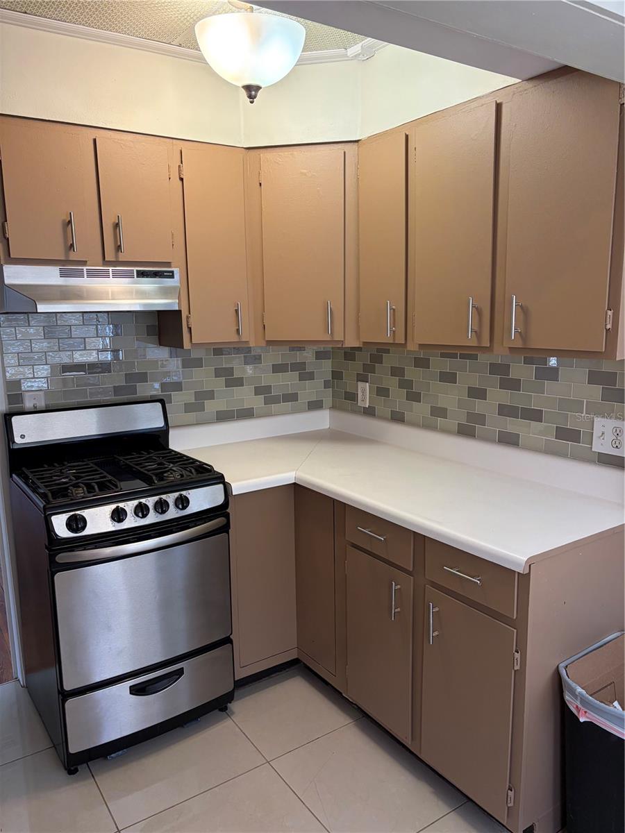 Listing photo id 4 for 3844 Burlington Avenue N