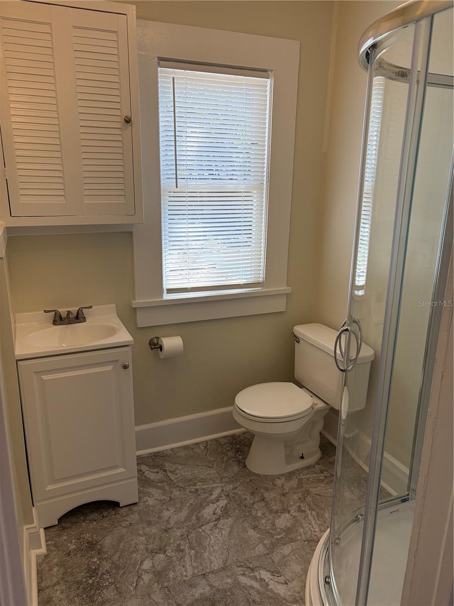 Listing photo id 6 for 3844 Burlington Avenue N