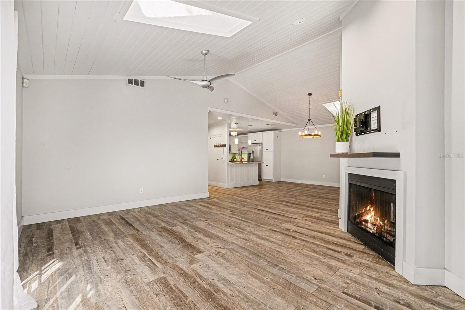 Image 14 of 31 For 13803 Lazy Oak Drive