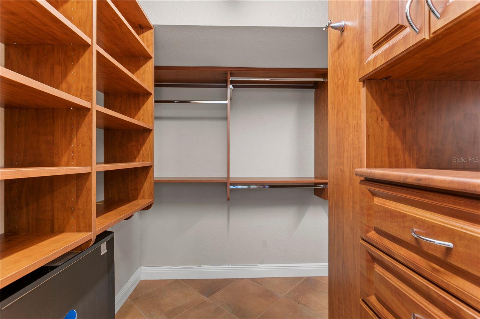 Image 15 of 53 For 5200 Brittany Drive S 4-1102