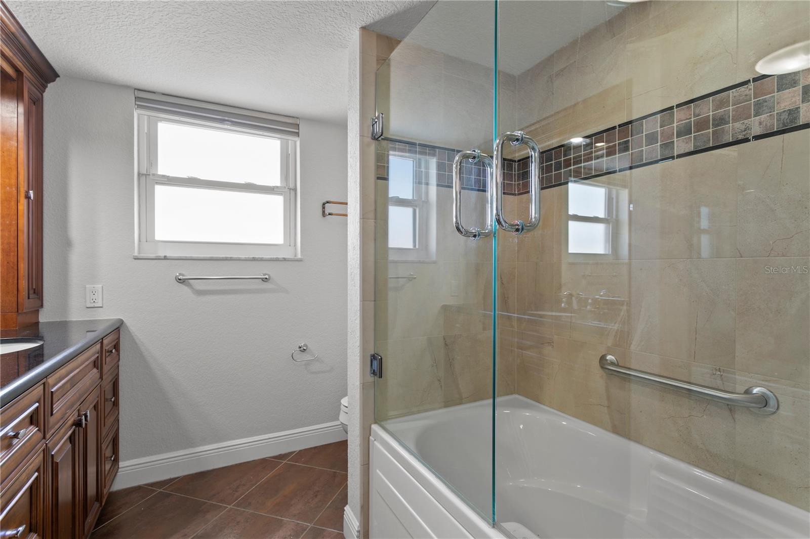 Image 19 of 53 For 5200 Brittany Drive S 4-1102