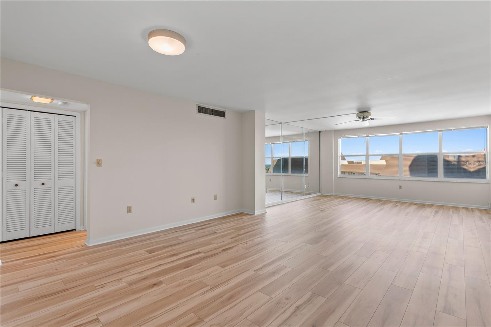 Image 27 of 53 For 5200 Brittany Drive S 4-1102