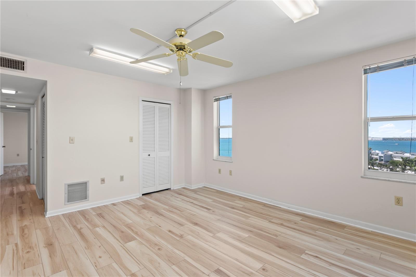 Image 33 of 53 For 5200 Brittany Drive S 4-1102