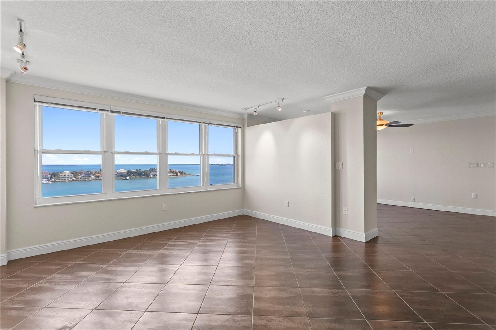 Image 4 of 53 For 5200 Brittany Drive S 4-1102