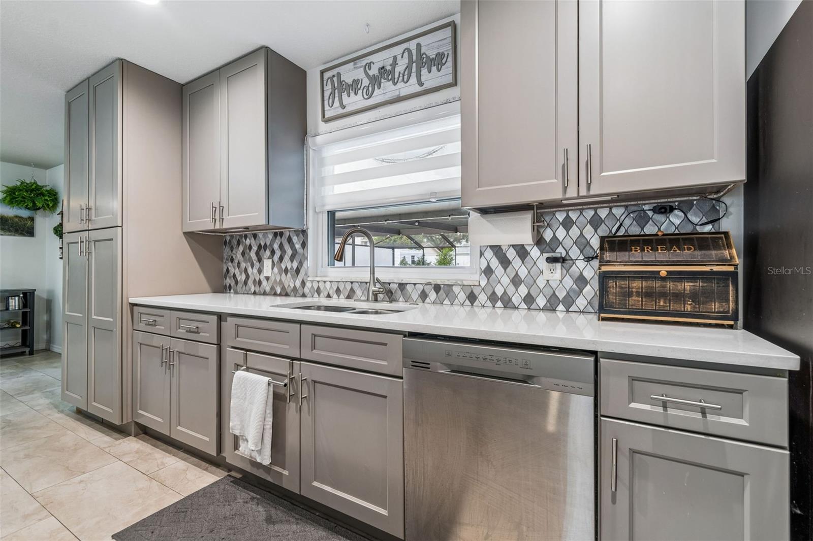 Image 7 of 62 For 530 Julie Lane