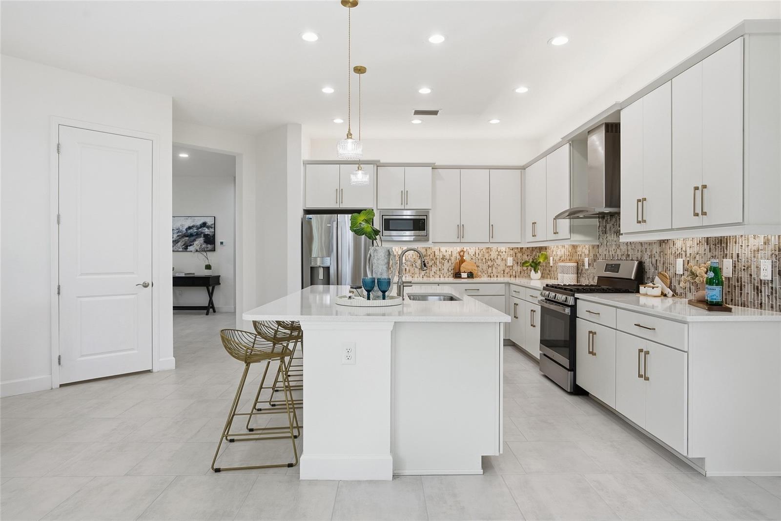 Listing photo id 8 for 32626 Tree Of Life Avenue