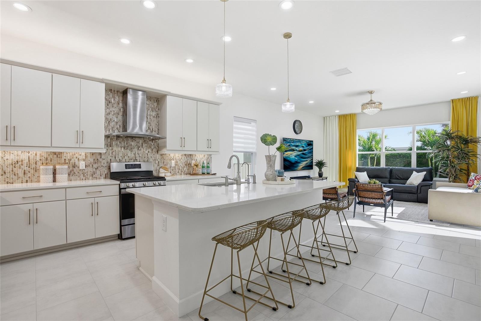 Listing photo id 11 for 32626 Tree Of Life Avenue