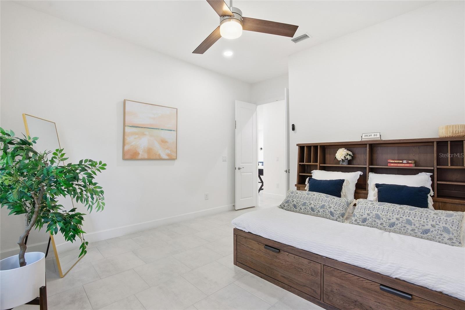 Listing photo id 17 for 32626 Tree Of Life Avenue