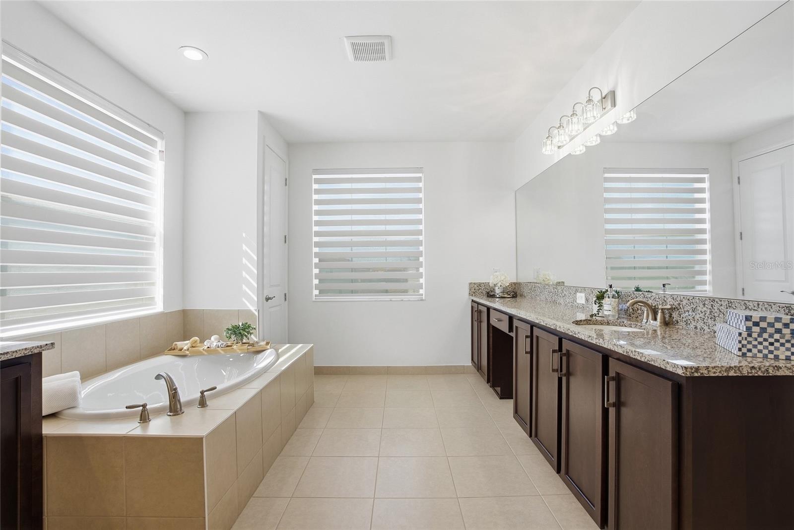 Listing photo id 27 for 32626 Tree Of Life Avenue