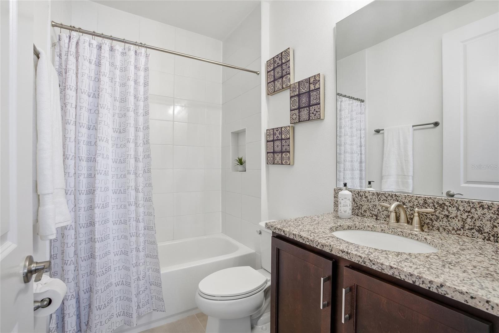 Listing photo id 33 for 32626 Tree Of Life Avenue