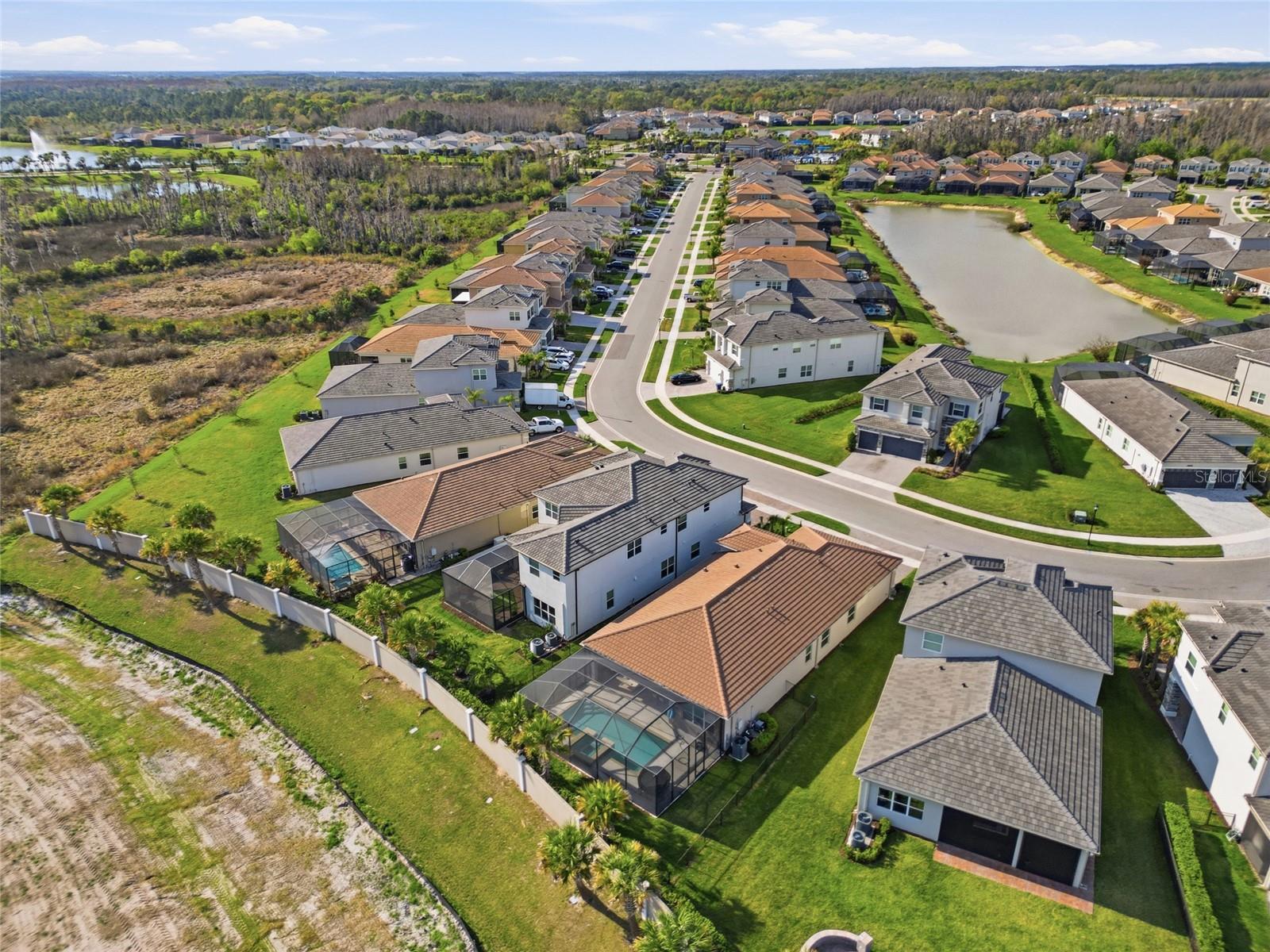 Listing photo id 52 for 32626 Tree Of Life Avenue