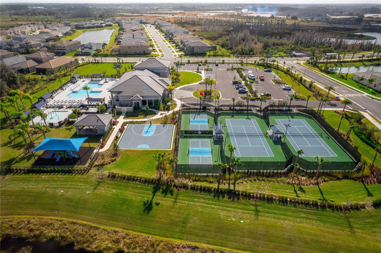 Listing photo id 58 for 32626 Tree Of Life Avenue