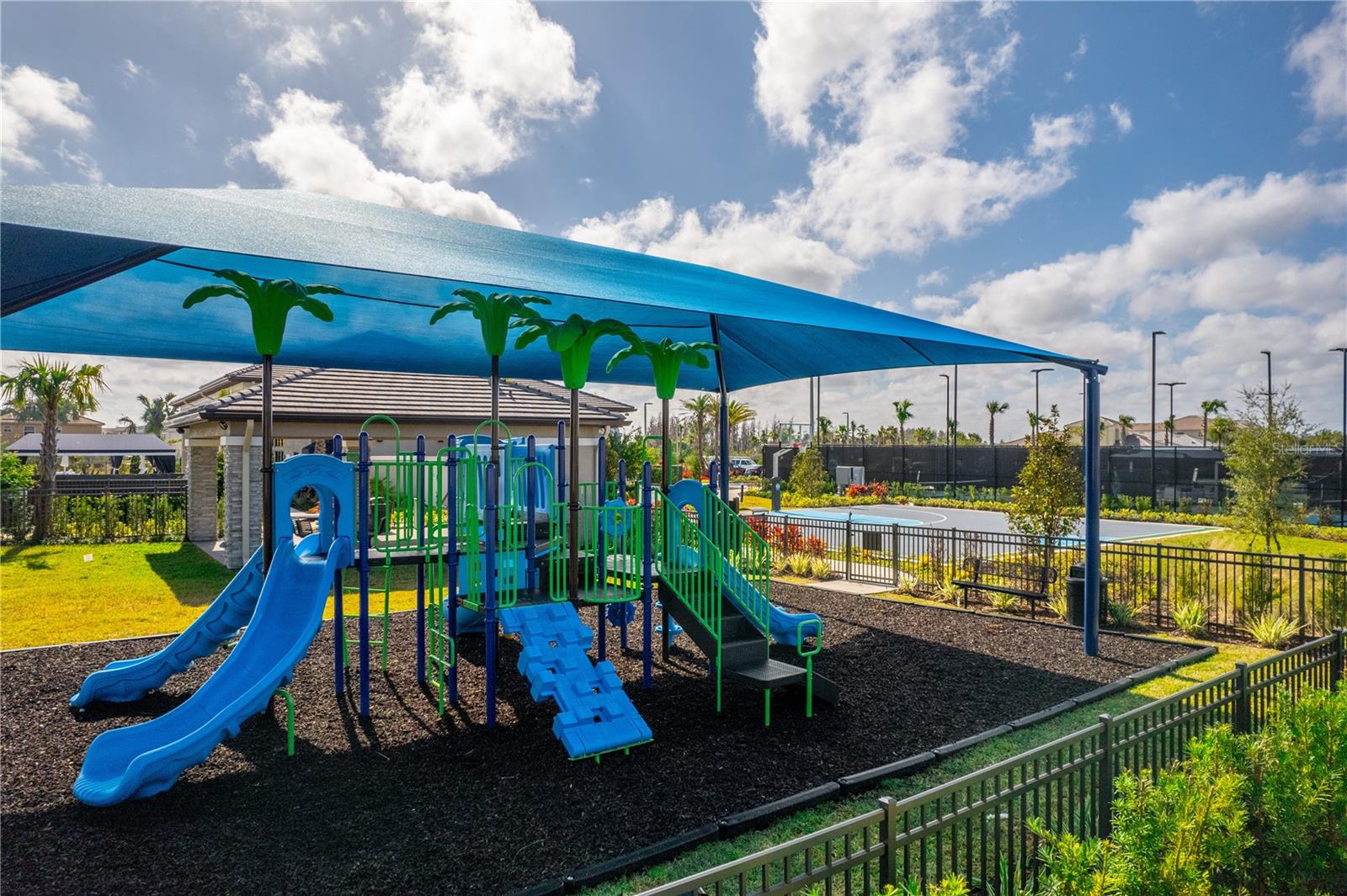 Listing photo id 64 for 32626 Tree Of Life Avenue