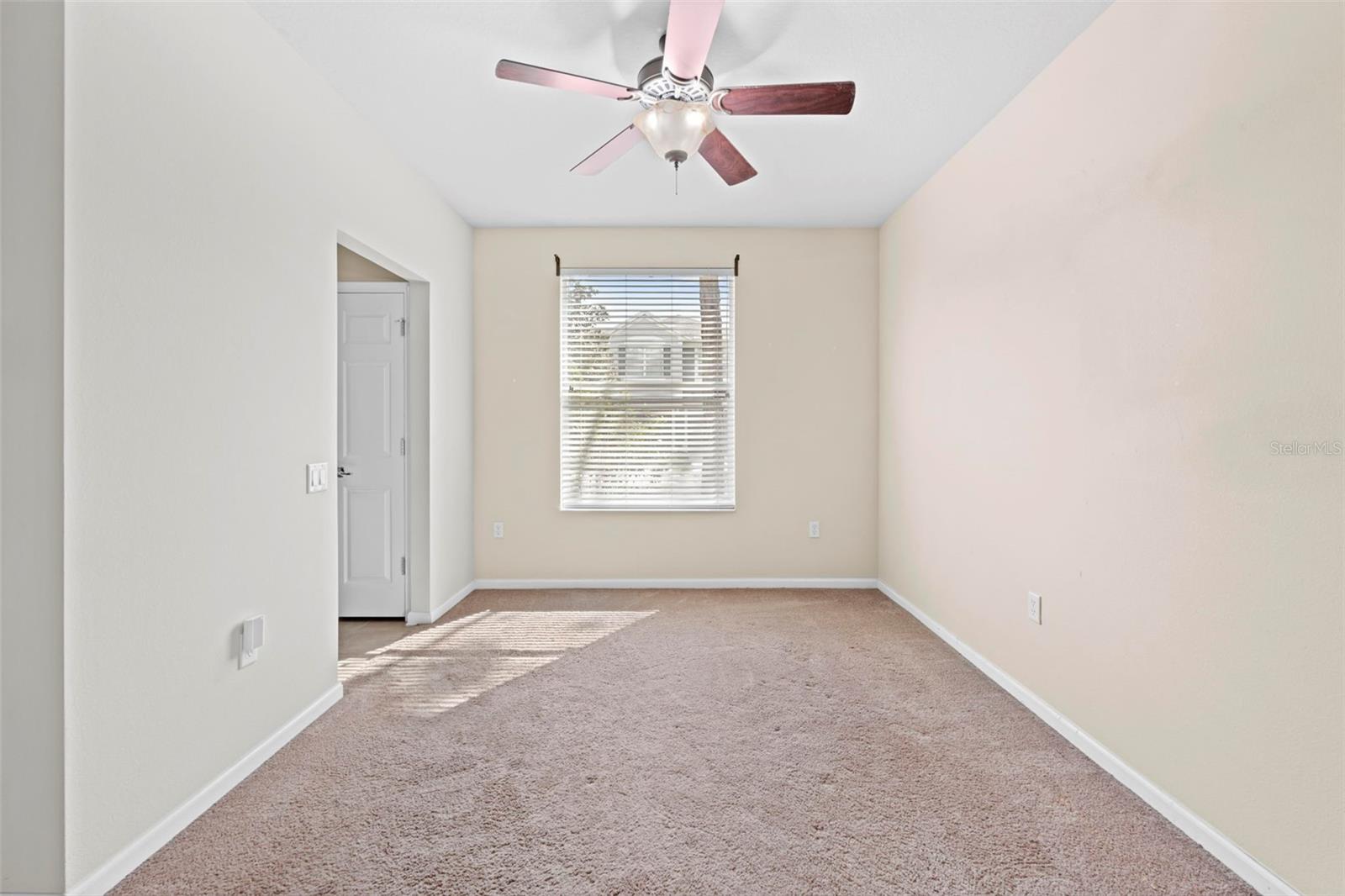 Image 11 of 41 For 2105 Kings Palace Drive 2105