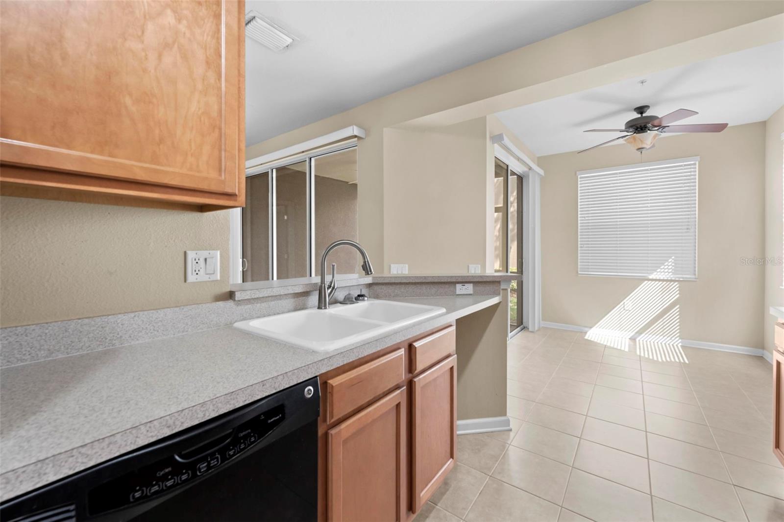 Image 16 of 41 For 2105 Kings Palace Drive 2105