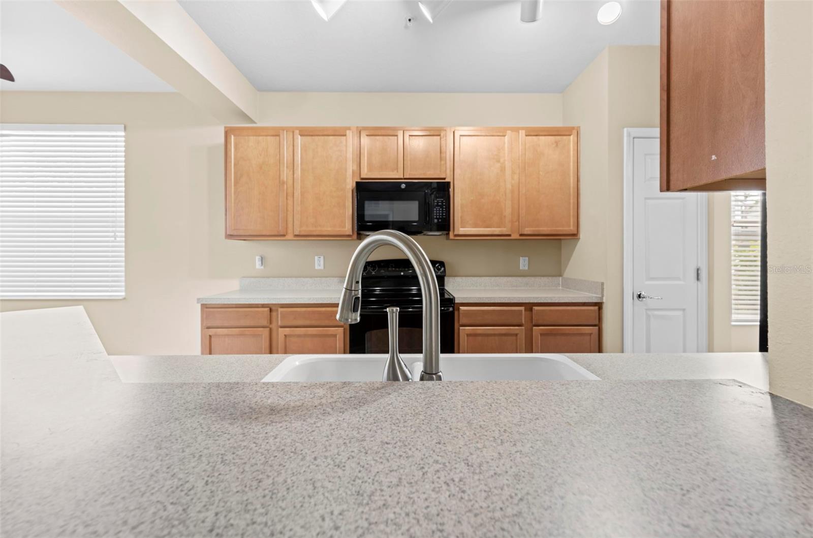 Image 21 of 41 For 2105 Kings Palace Drive 2105