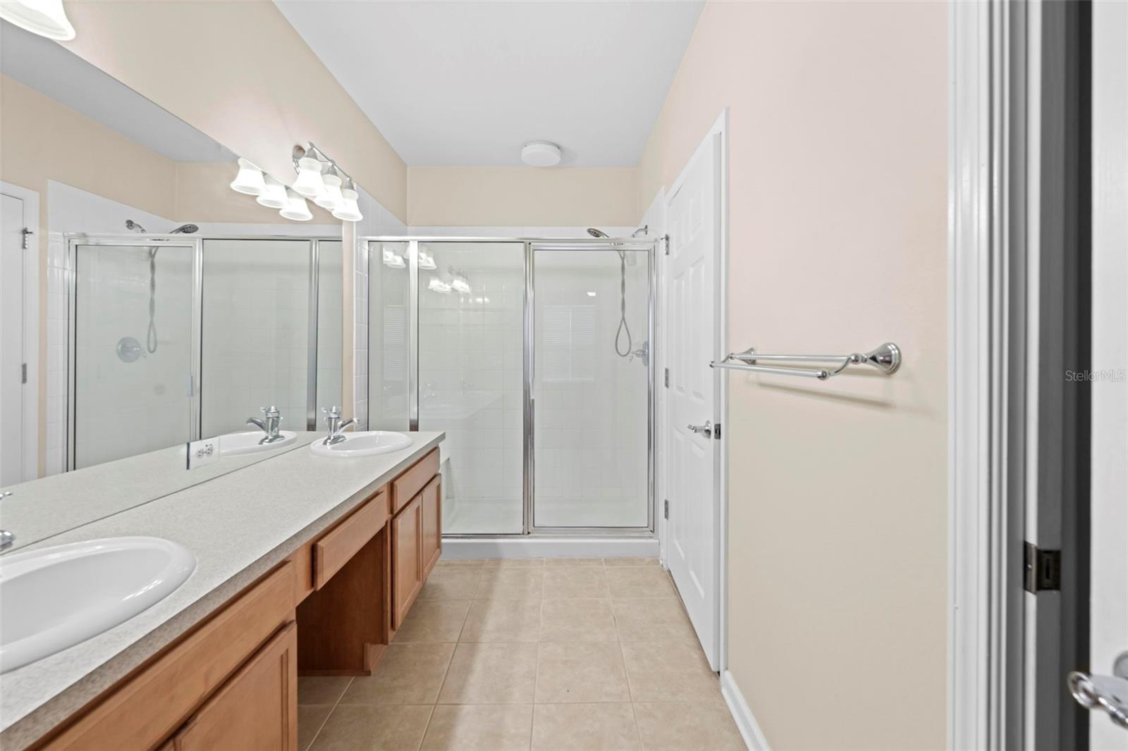 Image 29 of 41 For 2105 Kings Palace Drive 2105