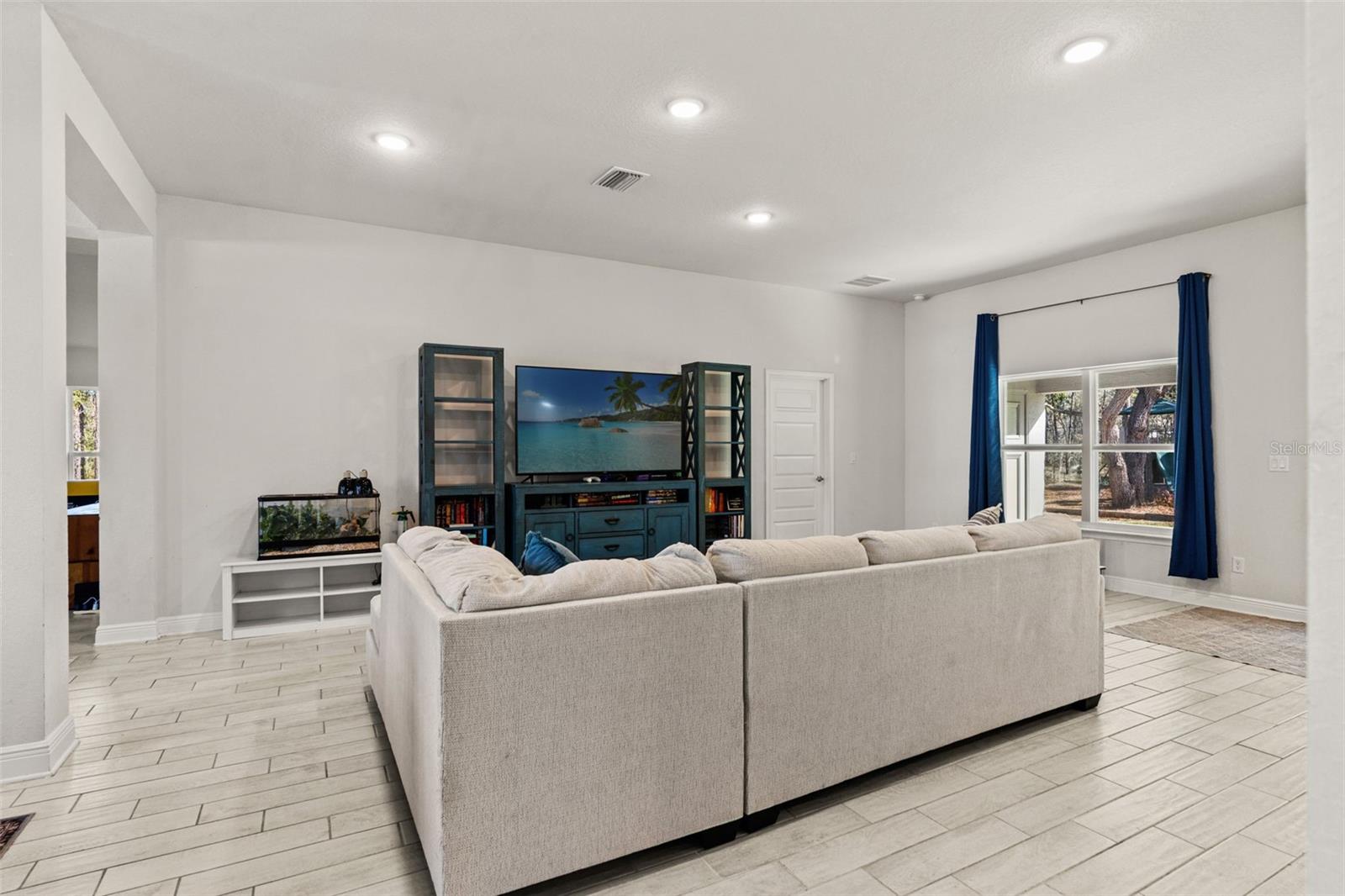 Image 17 of 46 For 15250 Barron Court