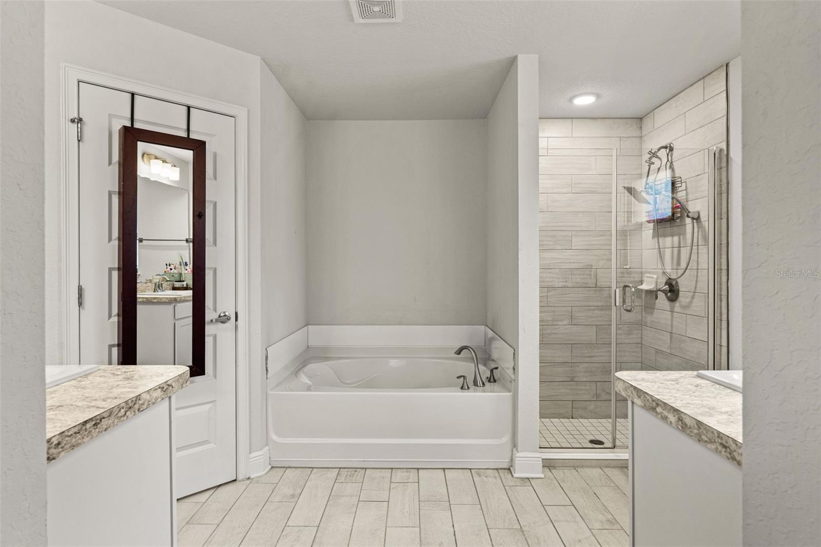 Image 25 of 46 For 15250 Barron Court