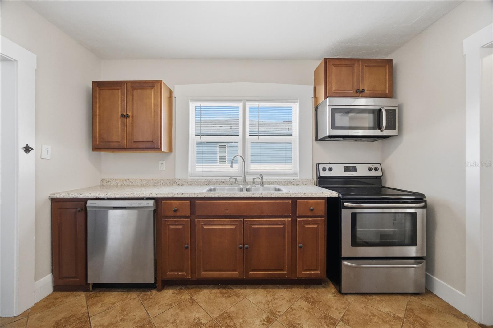 Image 10 of 31 For 106 Crest Avenue