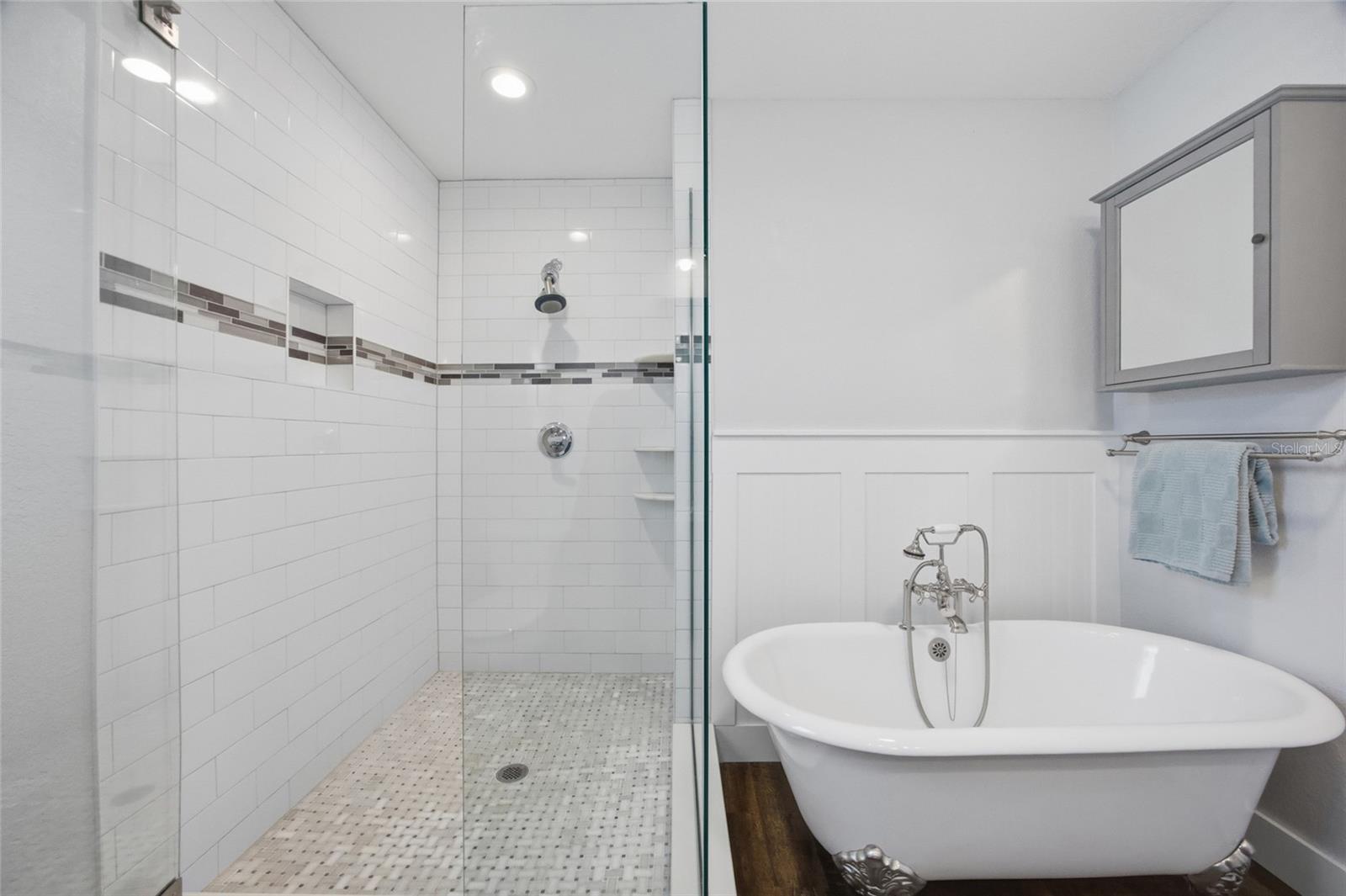 Image 15 of 31 For 106 Crest Avenue