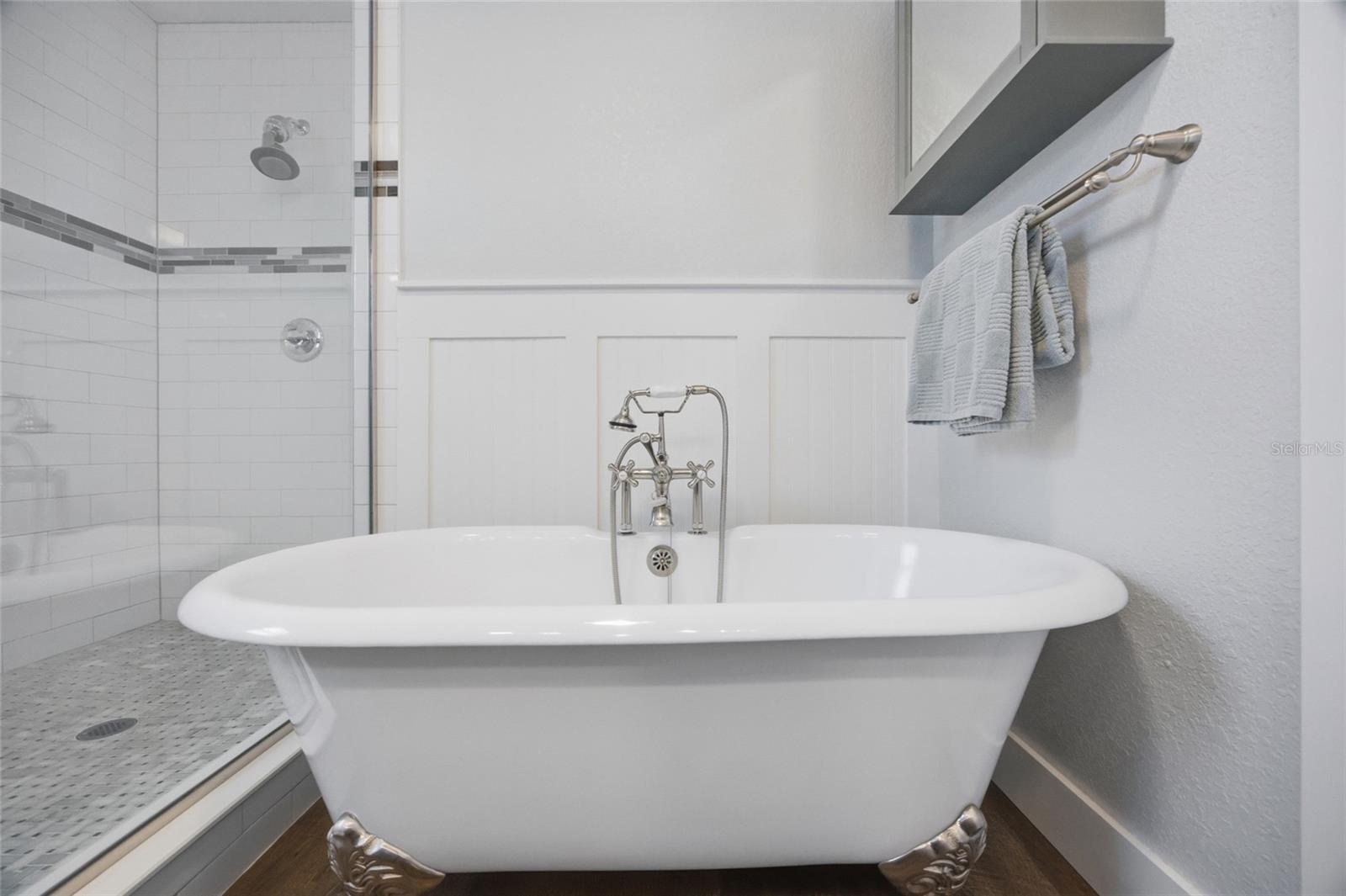 Image 16 of 31 For 106 Crest Avenue