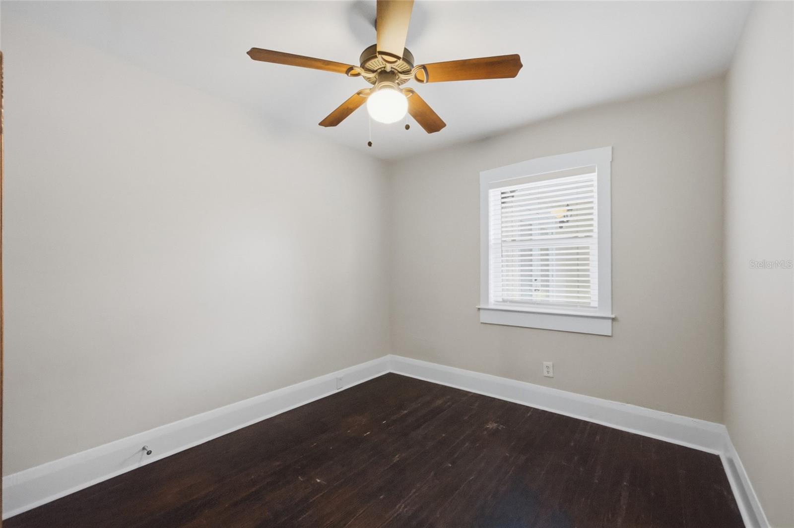 Image 17 of 31 For 106 Crest Avenue