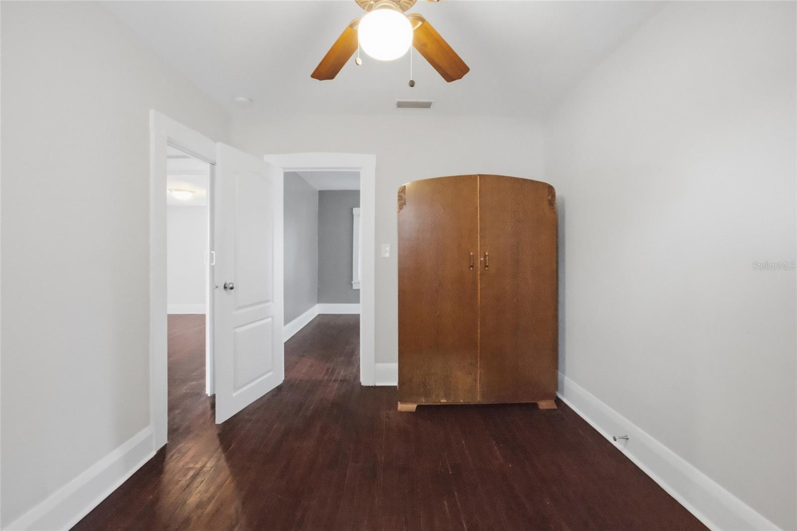 Image 18 of 31 For 106 Crest Avenue