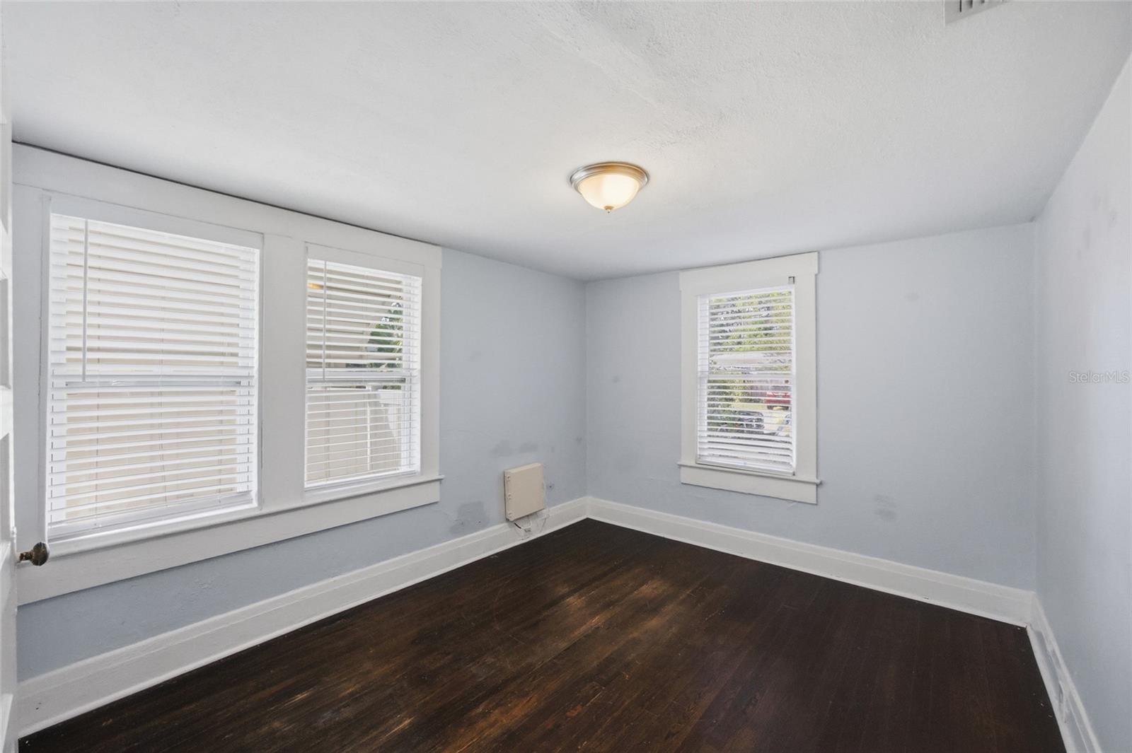 Image 19 of 31 For 106 Crest Avenue