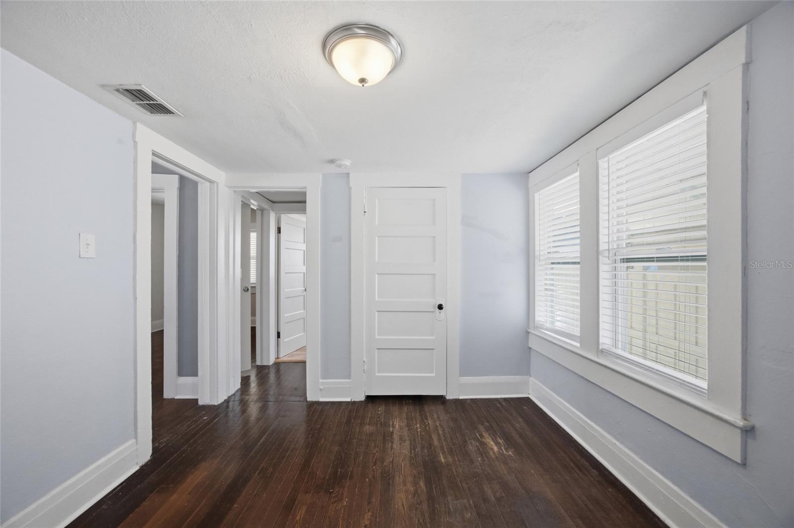 Image 20 of 31 For 106 Crest Avenue