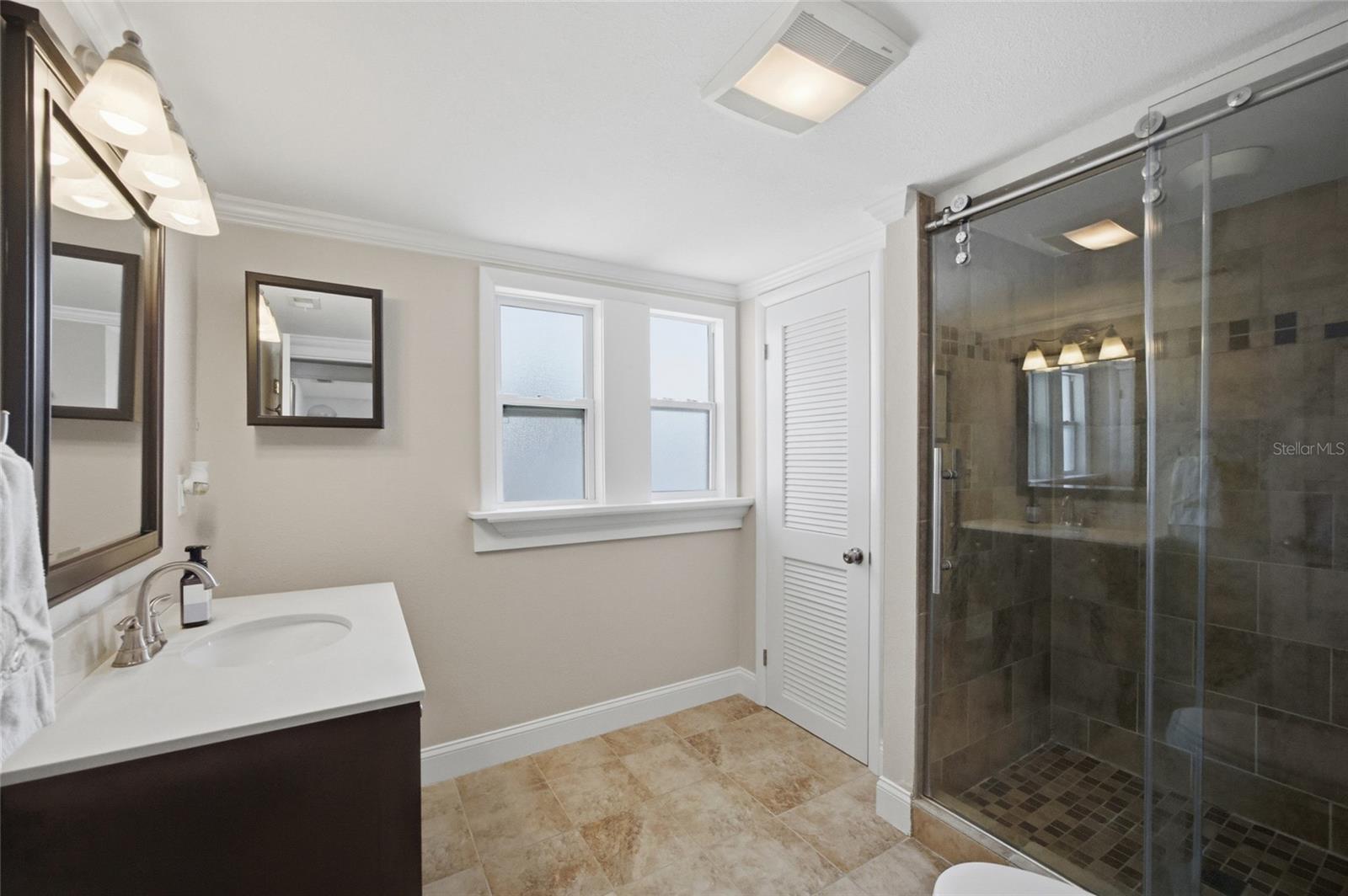 Image 21 of 31 For 106 Crest Avenue