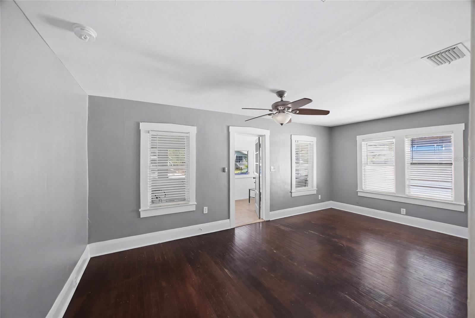 Image 6 of 31 For 106 Crest Avenue