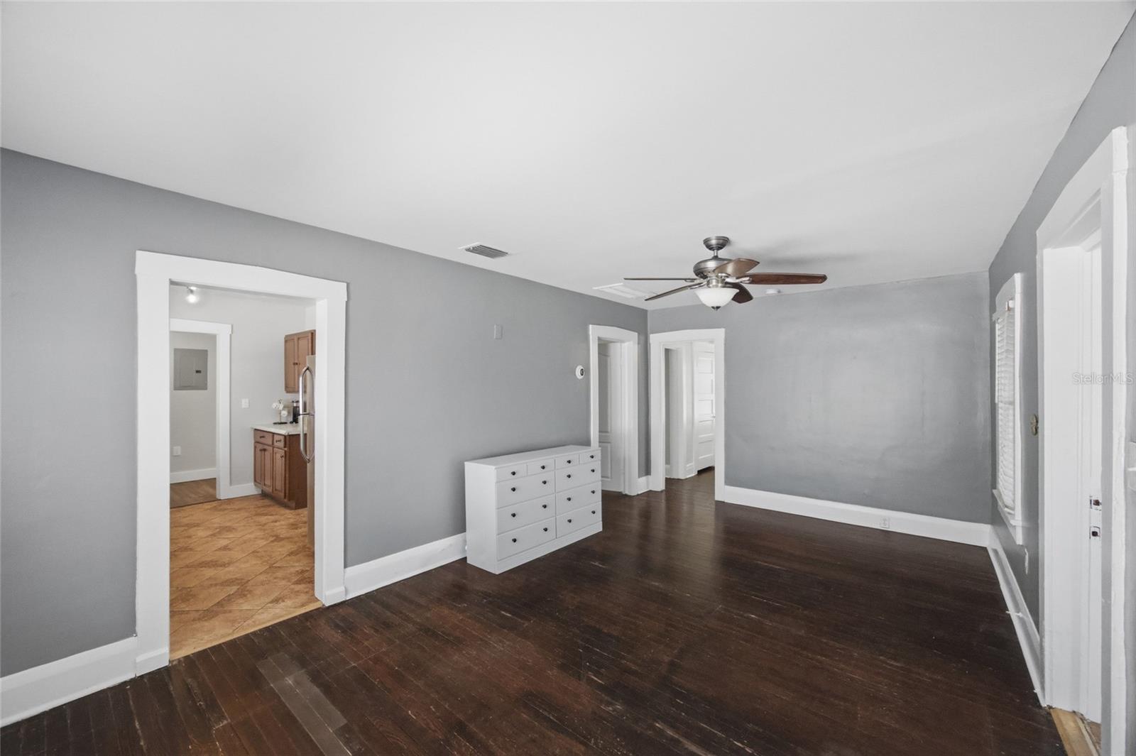 Image 7 of 31 For 106 Crest Avenue