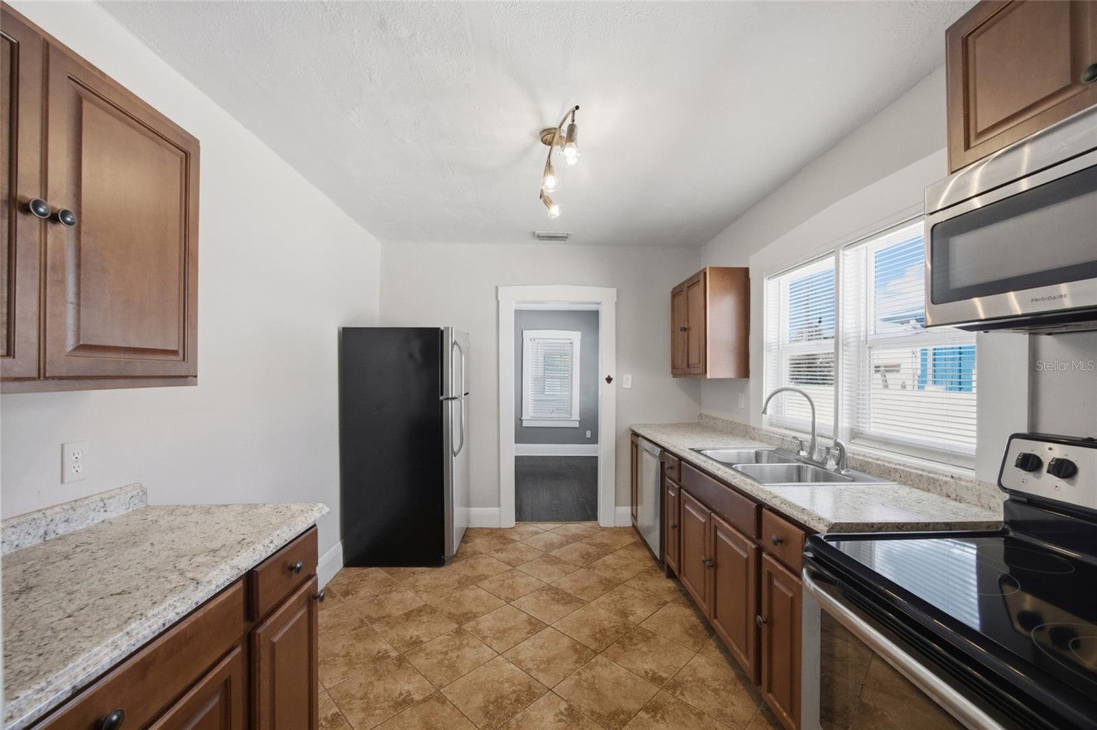 Image 9 of 31 For 106 Crest Avenue