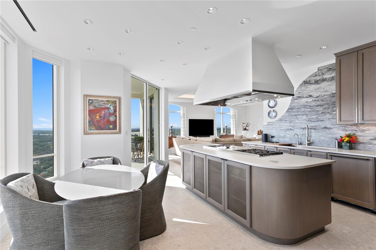 Listing photo id 24 for 4201 Bayshore Boulevard 2101