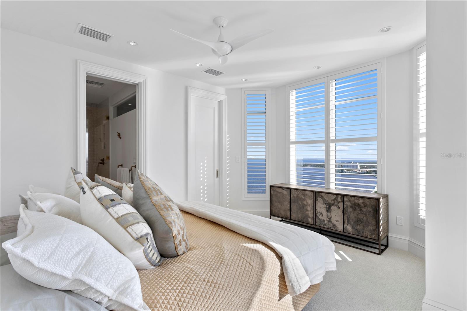 Listing photo id 76 for 4201 Bayshore Boulevard 2101