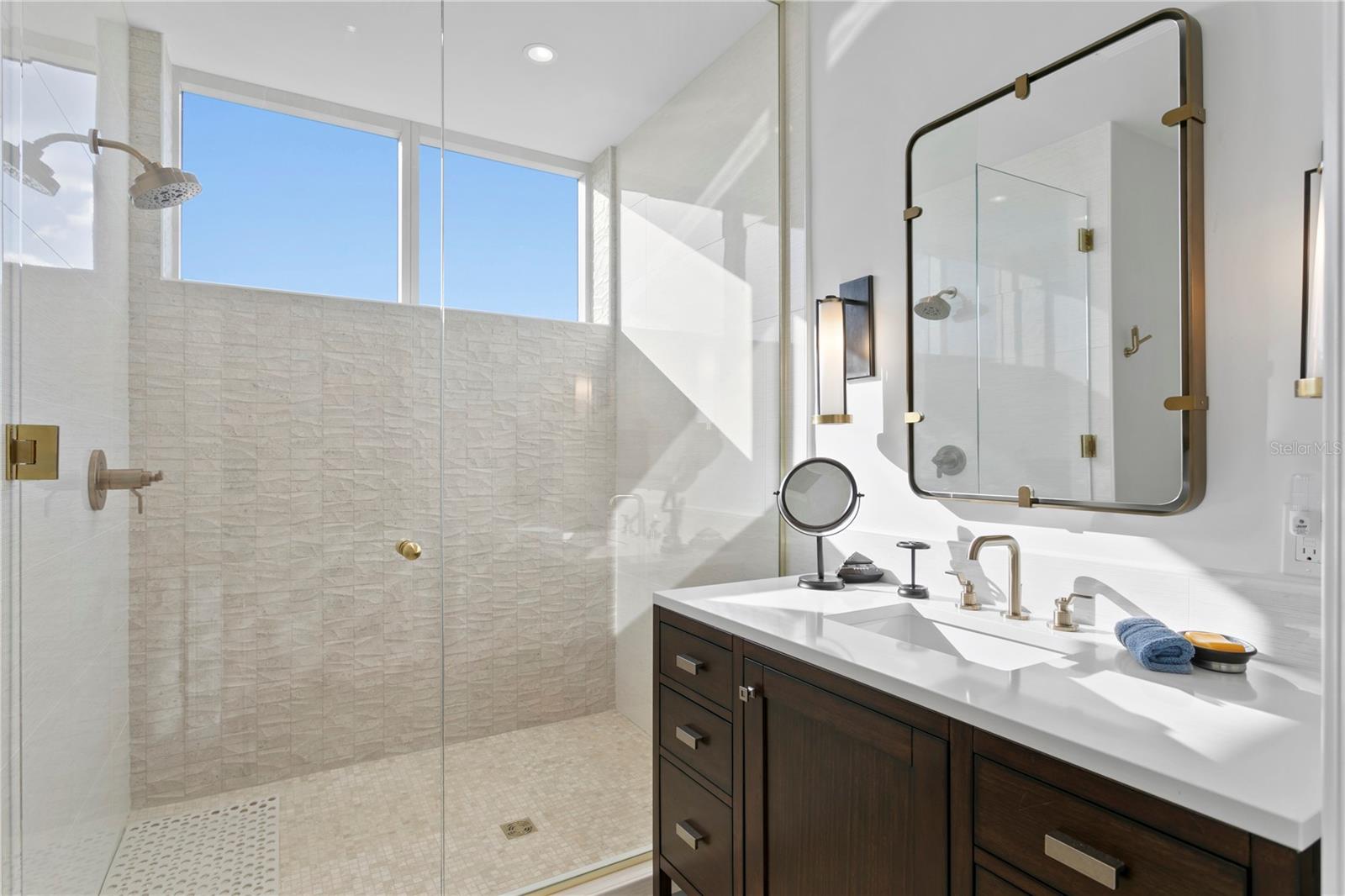 Listing photo id 81 for 4201 Bayshore Boulevard 2101
